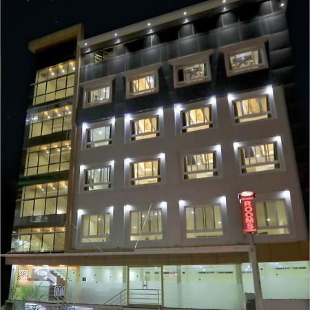 Kenz Residency Hotel Kochi Екстериор снимка