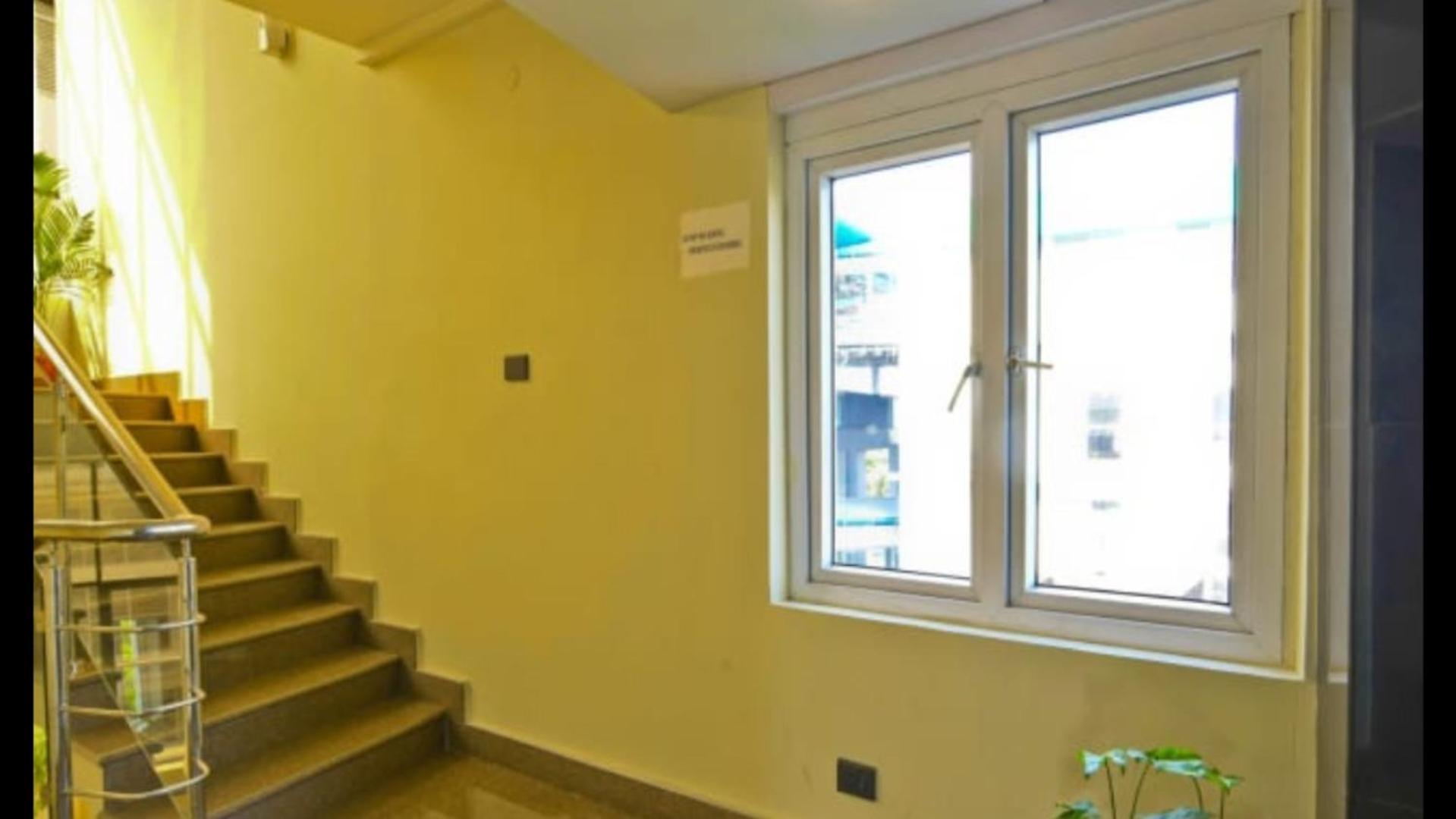 Kenz Residency Hotel Kochi Екстериор снимка