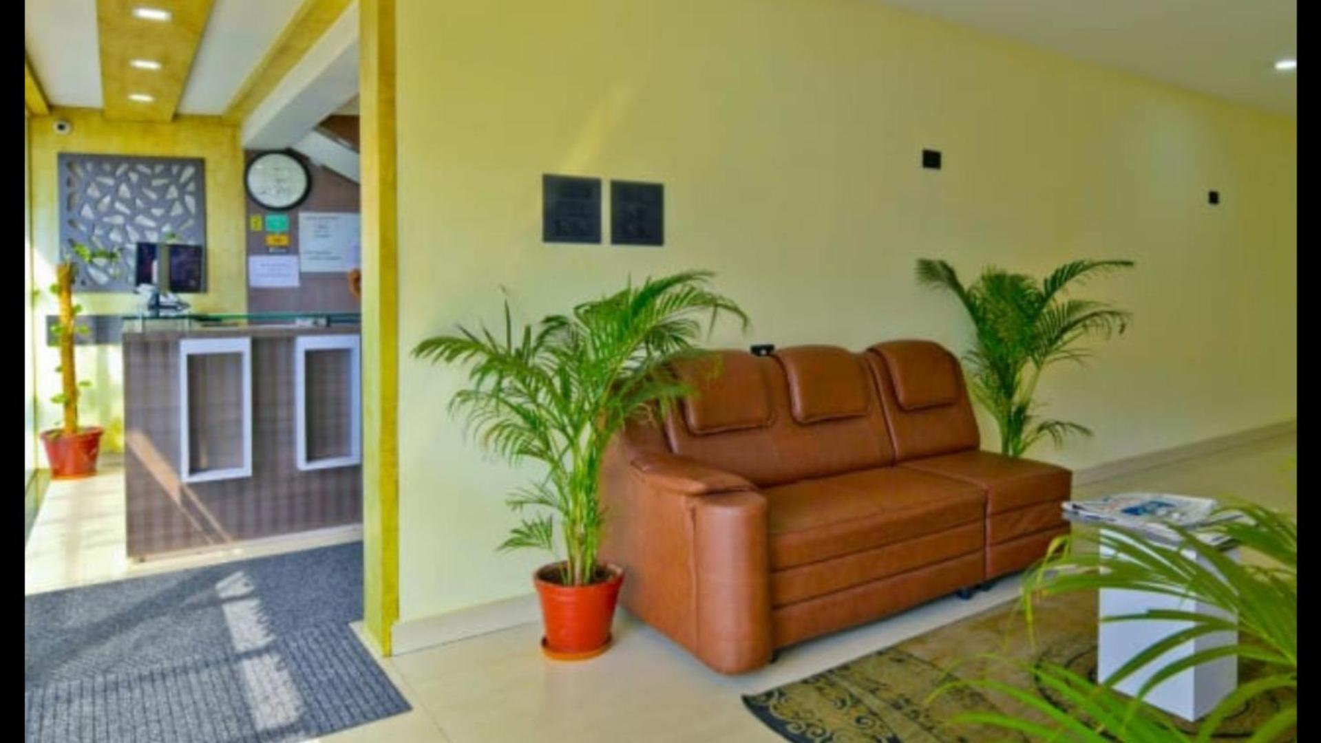 Kenz Residency Hotel Kochi Екстериор снимка