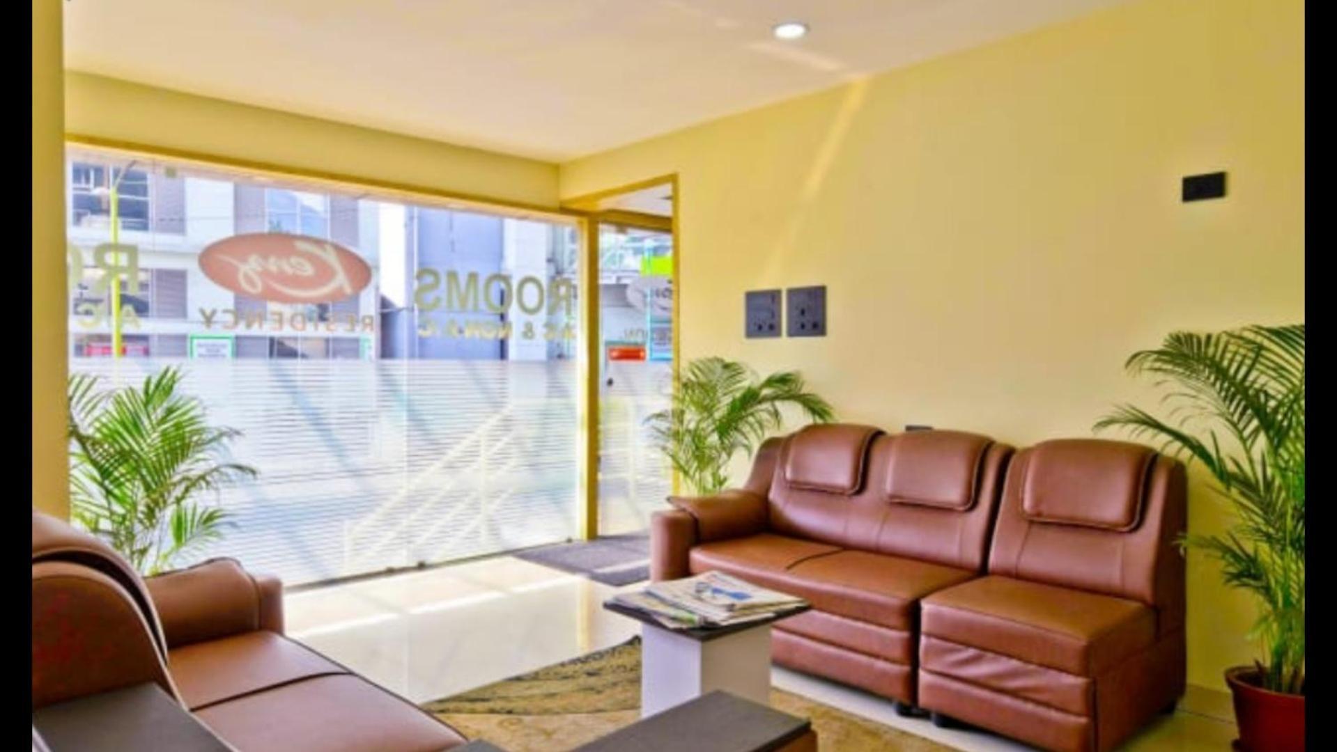 Kenz Residency Hotel Kochi Екстериор снимка