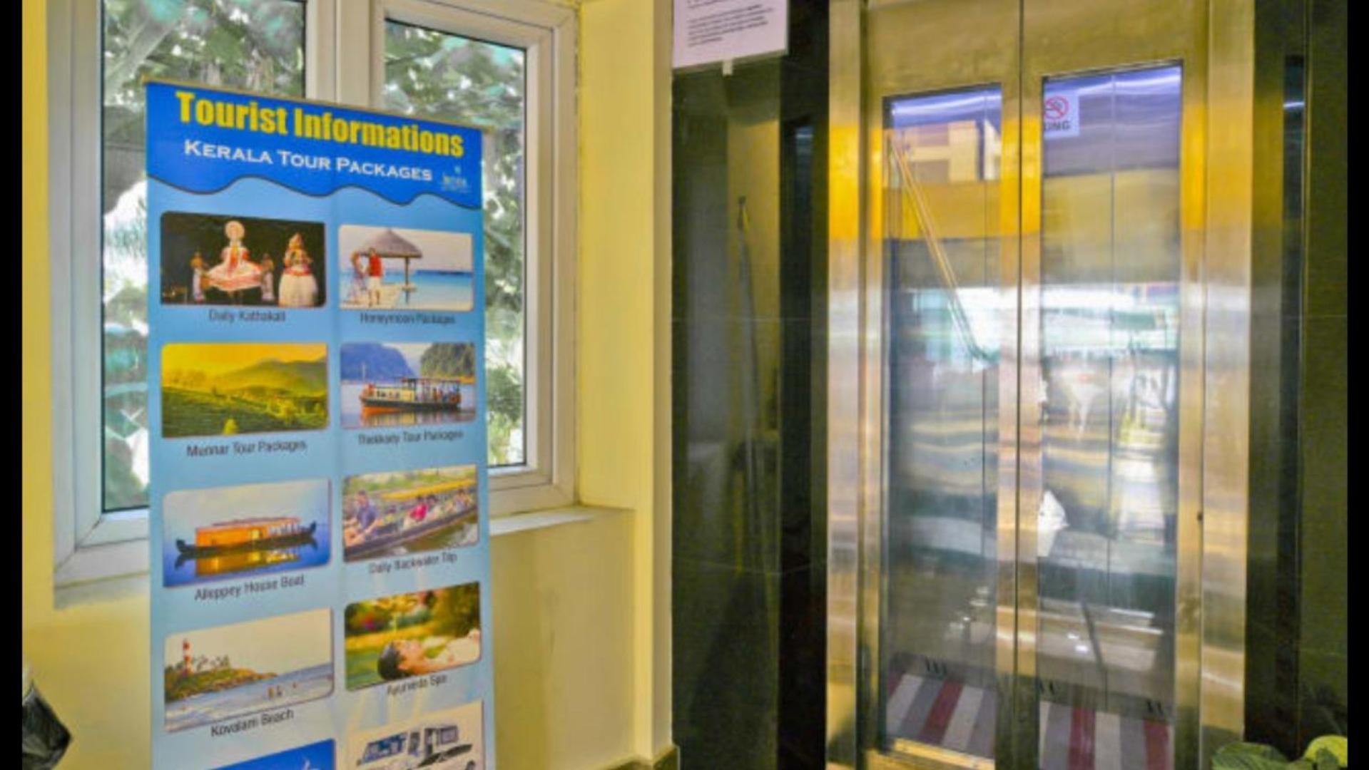 Kenz Residency Hotel Kochi Екстериор снимка