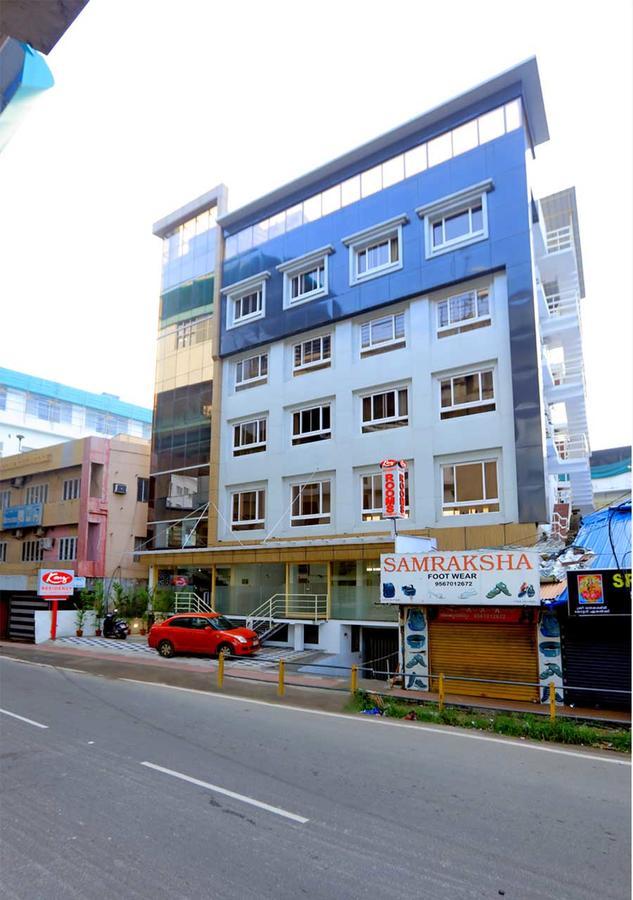Kenz Residency Hotel Kochi Екстериор снимка