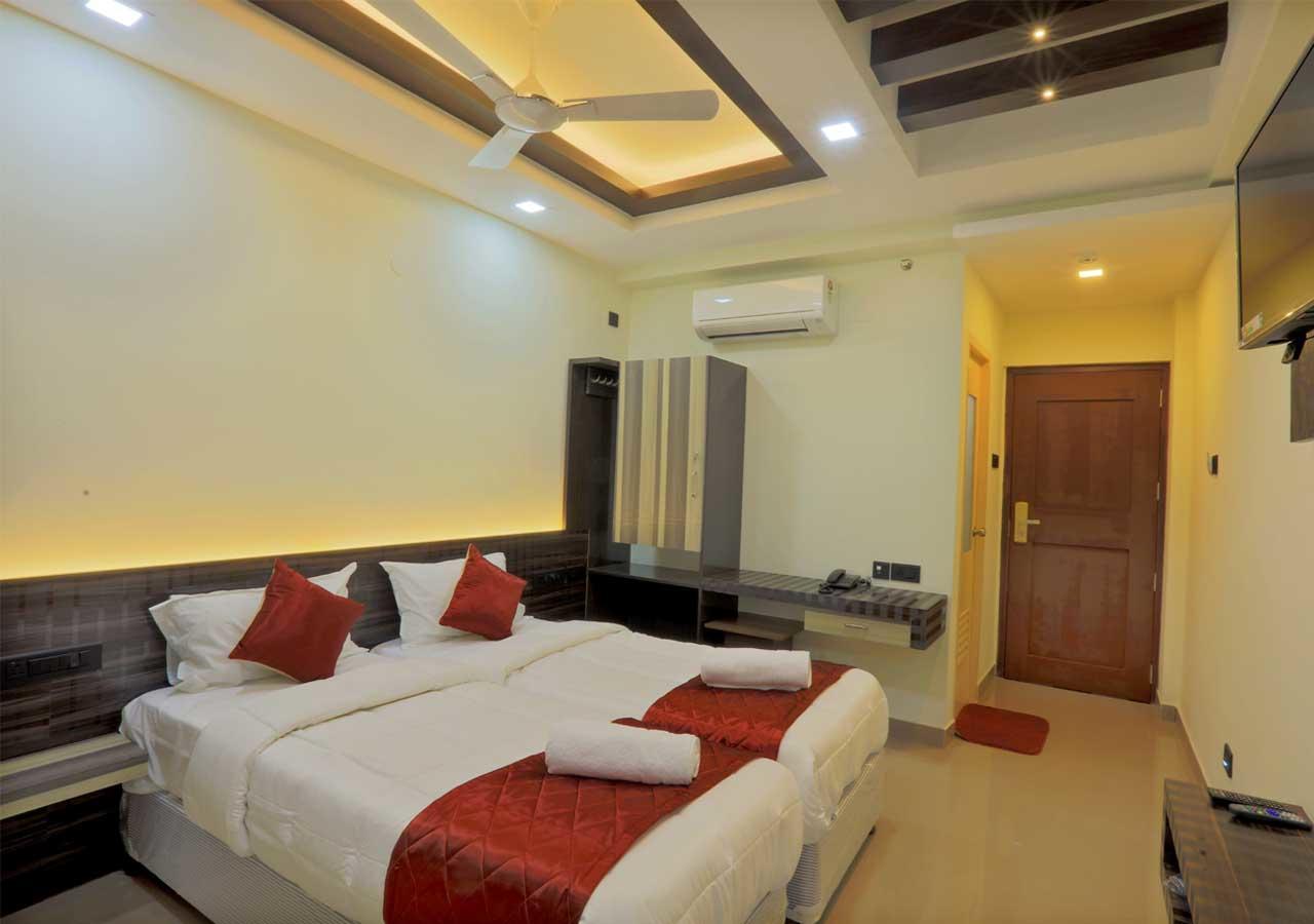 Kenz Residency Hotel Kochi Екстериор снимка