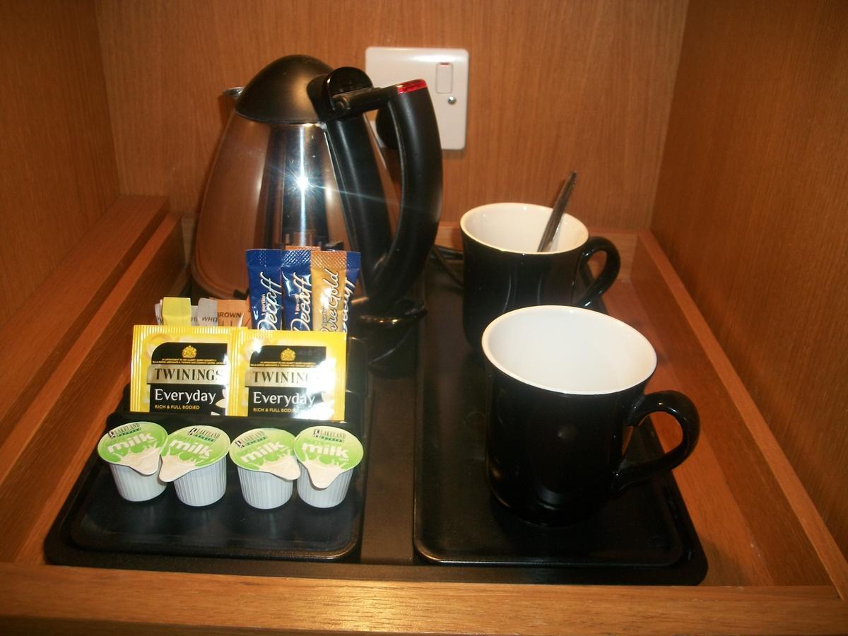 Kenz Residency Hotel Kochi Екстериор снимка